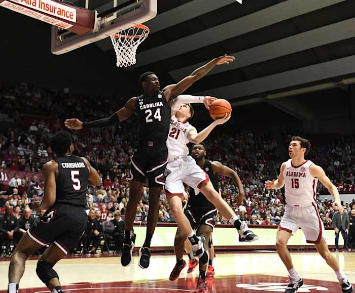 South Carolina forward Keyshawn Bryant (24) defends a shot in the lane by Alabama guard Britton Johnson (21) Saturday, Feb. 26, 2022, at Coleman Coliseum in Tuscaloosa, Alabama. Alabama Vs South Carolina